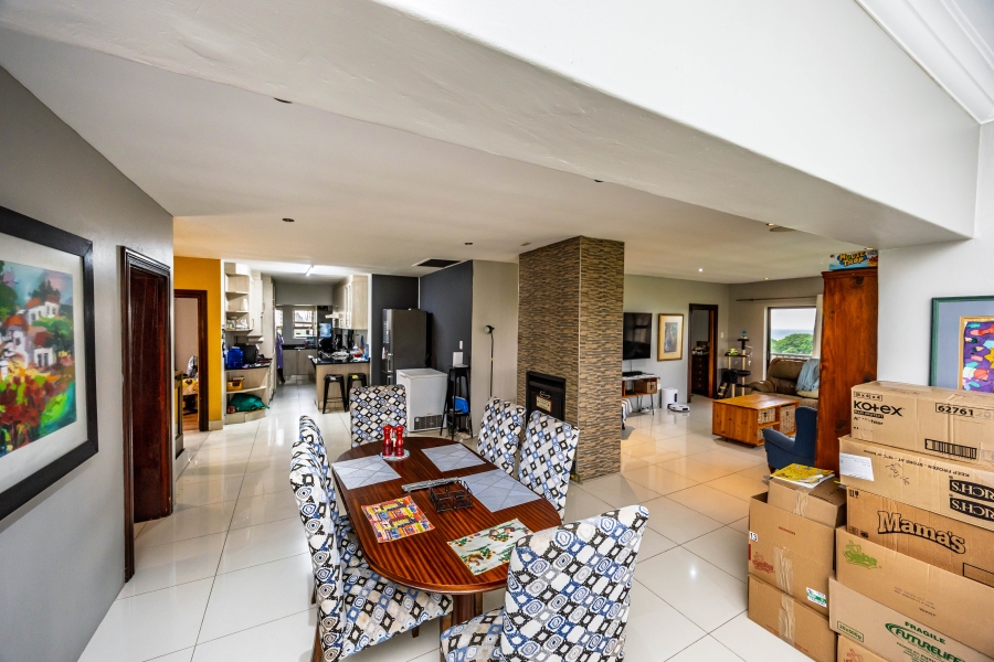 To Let 5 Bedroom Property for Rent in Cove Rock Eastern Cape